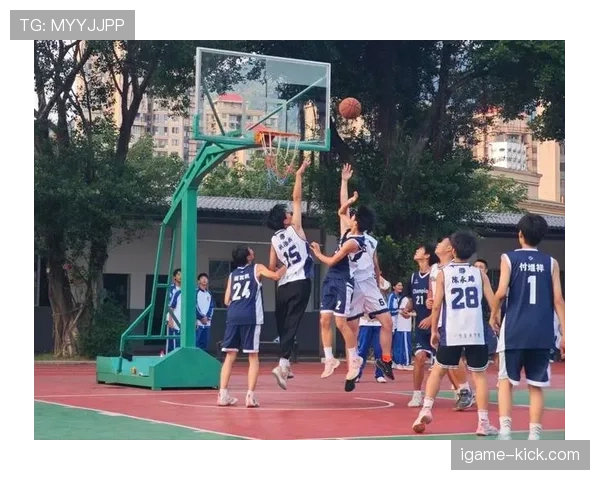 篮球跳球规则解析：为何在比赛开始时需执行这一环节？